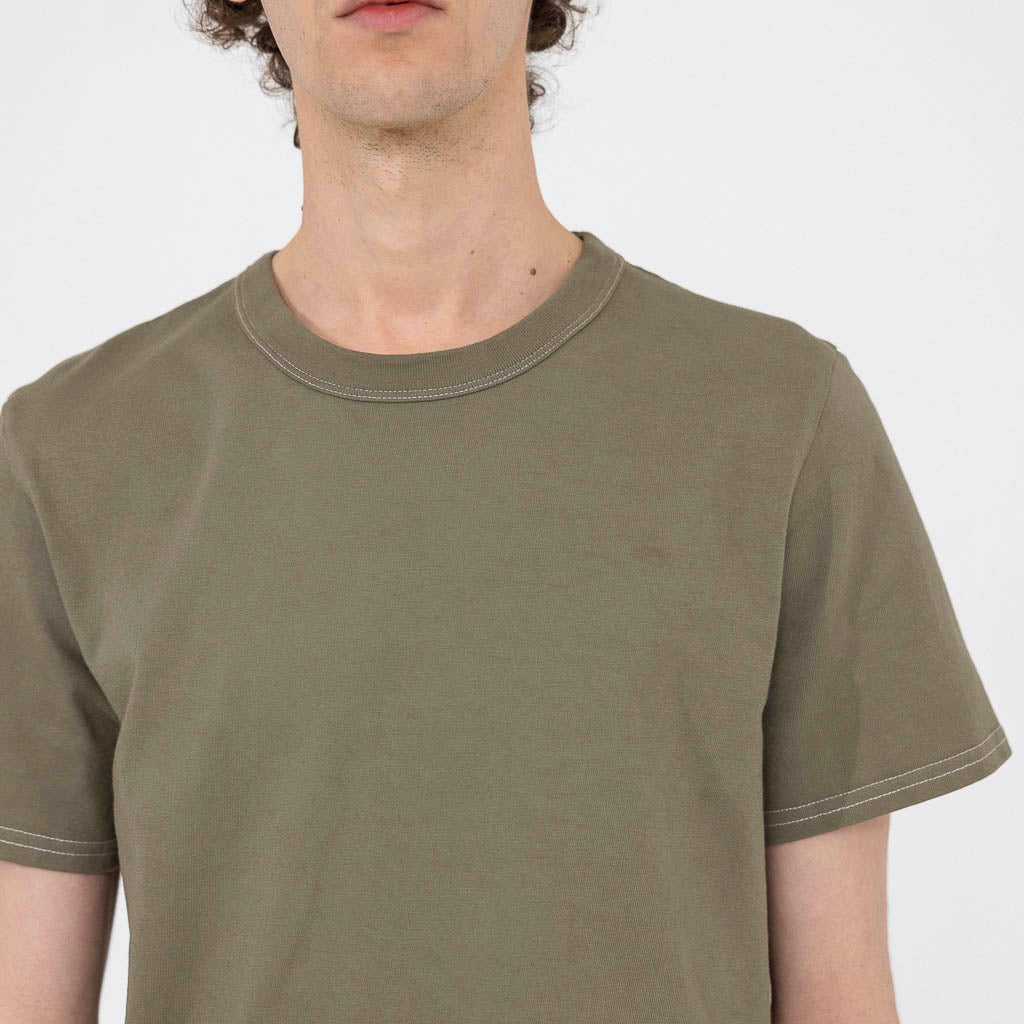 T-shirt homme vert kaki made in France détail col
