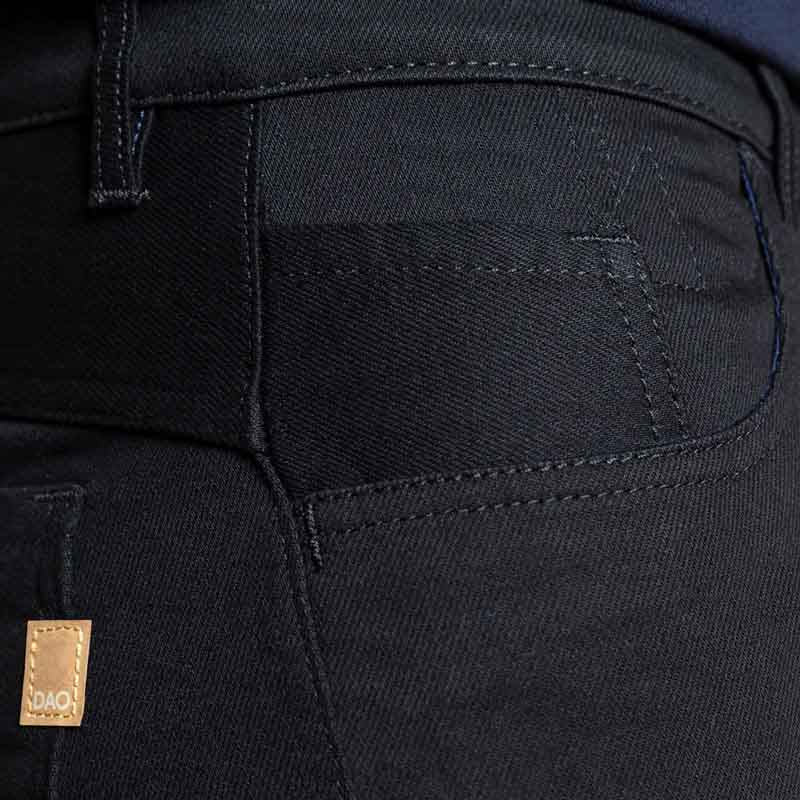 detail jeans noir coupe droite tendance pour homme en coton