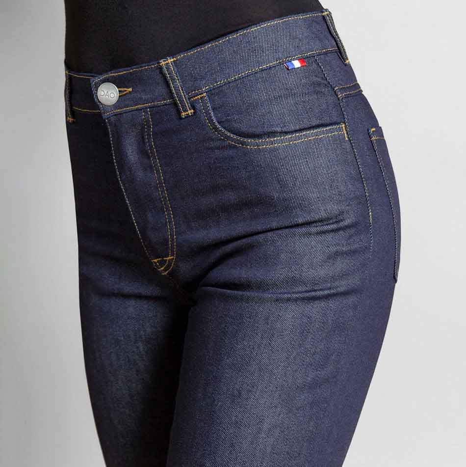 Detail poche France jeans femme brut flare Dao taille haute fabrication responsable