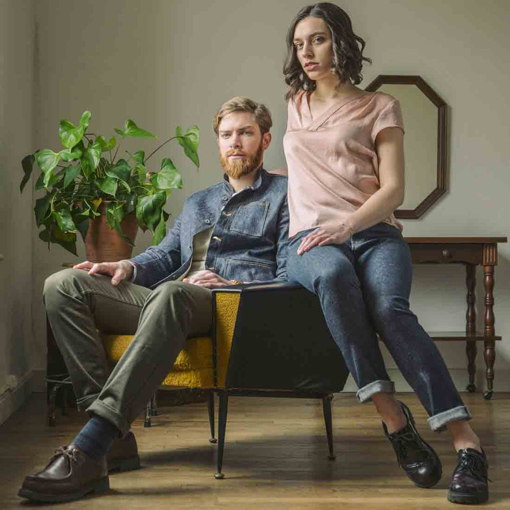 Photo d'un couple pour la lancement du jeans en lin Dao, fabriqué en France