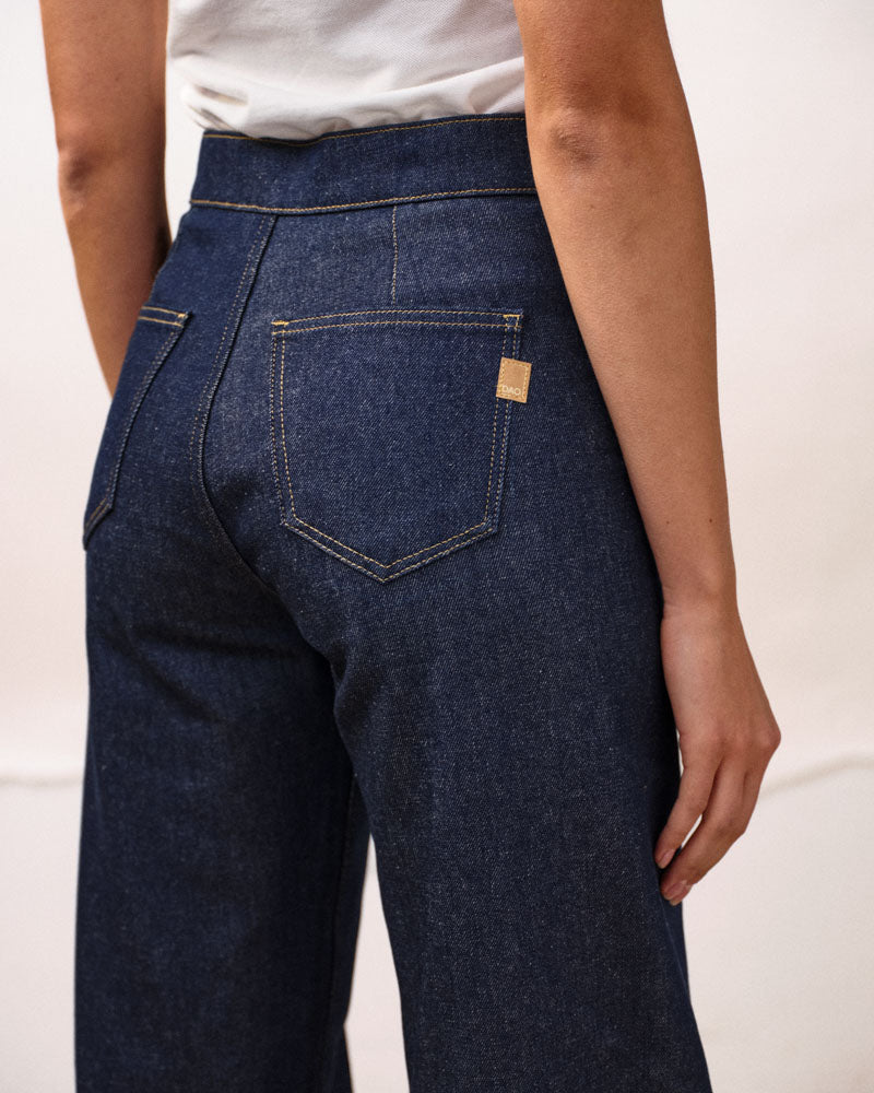 Jean Femme Déchiré Jambes Larges Avec Broderie Fleur Dorée - Marque Area - Taille 28 - Occasion TBE
