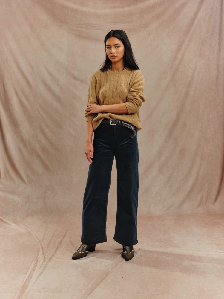 pantalon Raph coupe large pour femme en velours large coloris vert émeraude vue de face alternative fabriqué en France. 