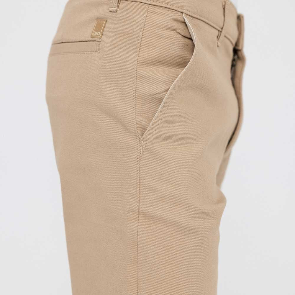 Pantalon chino beige sable fabriqué en France détail poche