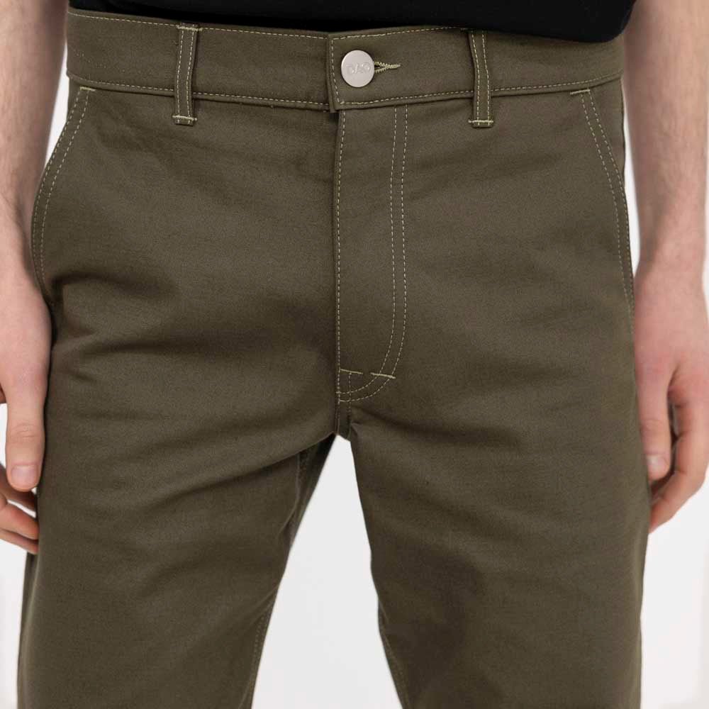 Pantalon chino fabriqué en France détail devant vert kaki