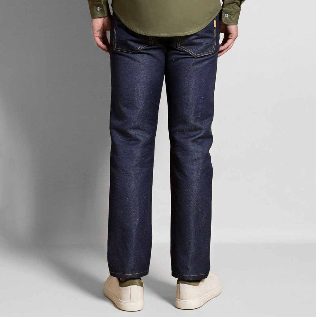 Vue de dos jeans pantalon en lin bleu coupe droite pour homme fabriqué de maniere responsable