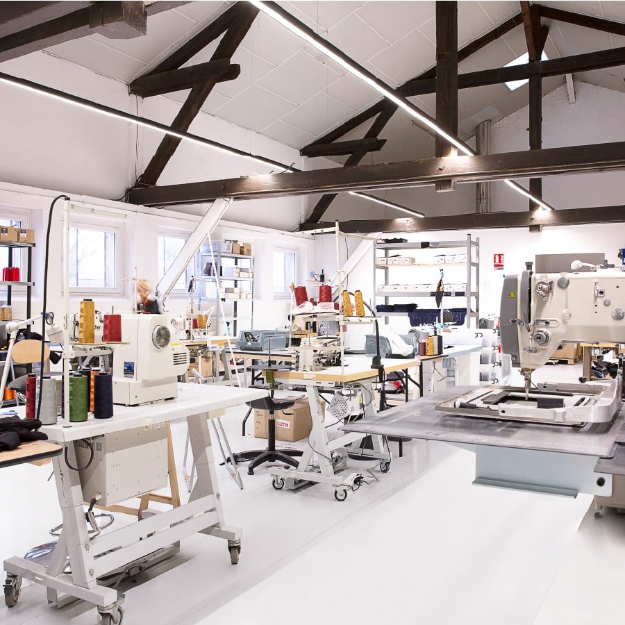  atelier dao lumineux où l'on fabrique des jeans Made in France grâce aux machines à coudre à Maxéville